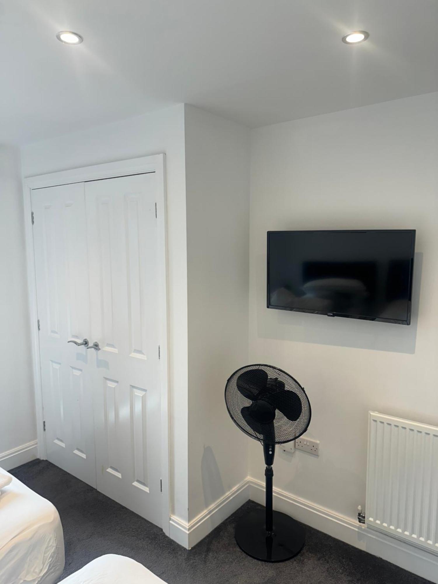 Luxury 2 Bedroom Northampton Townhouse With Balcony エクステリア 写真