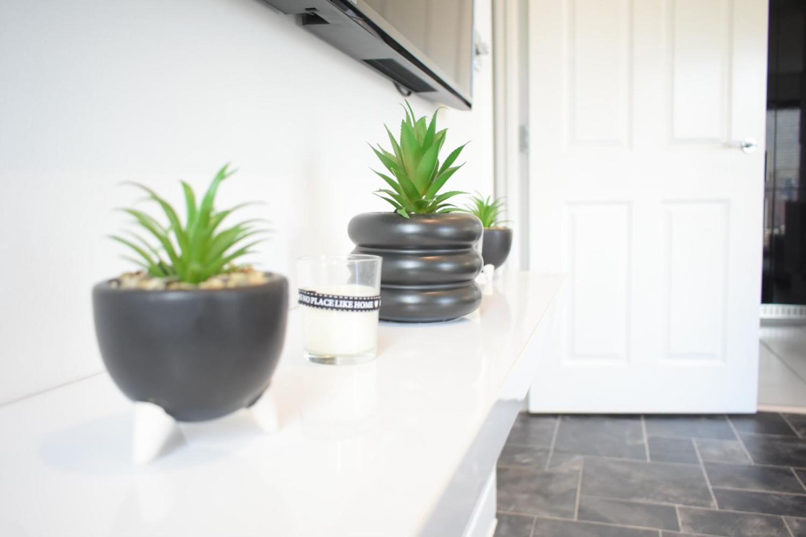 Luxury 2 Bedroom Northampton Townhouse With Balcony エクステリア 写真